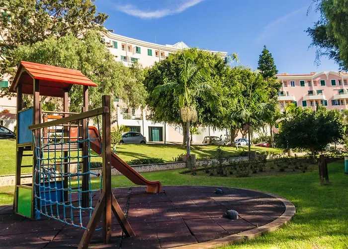 Cozy Duplex Retreat By Park & Ocean View Funchal (Madeira)