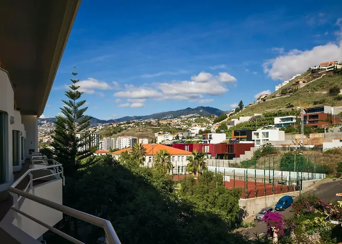 Cozy Duplex Retreat By Park & Ocean View *