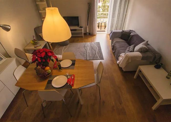 Cozy Duplex Retreat By Park & Ocean View