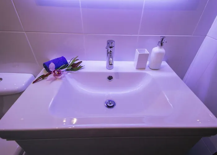 Cozy Duplex Retreat By Park & Ocean View