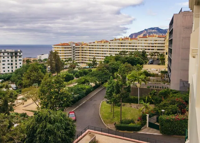 Cozy Duplex Retreat By Park & Ocean View