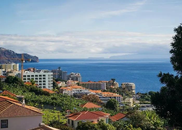 Cozy Duplex Retreat By Park & Ocean View Funchal (Madeira)