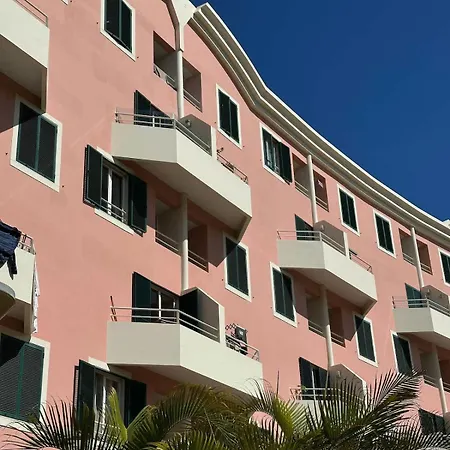 Cozy Duplex Retreat By Park & Ocean View * Funchal (Madeira)
