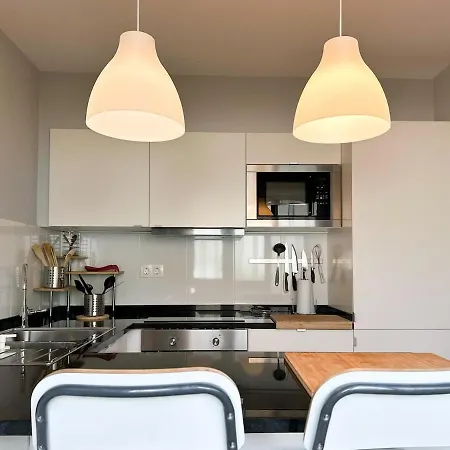 Cozy Duplex Retreat By Park & Ocean View Apartment