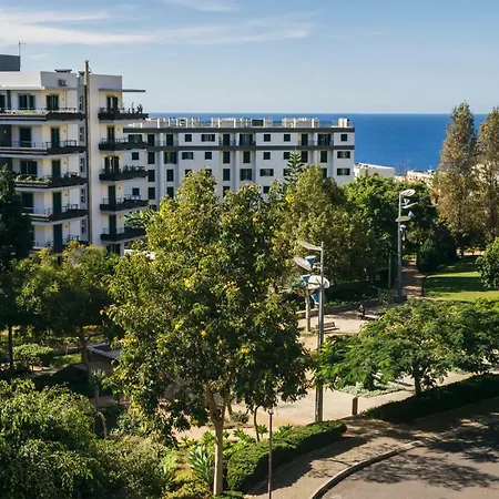 Cozy Duplex Retreat By Park & Ocean View