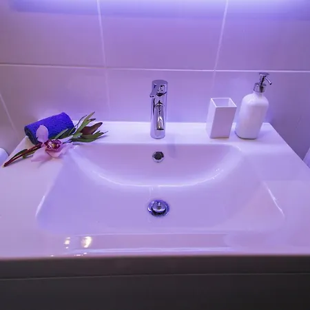 Cozy Duplex Retreat By Park & Ocean View