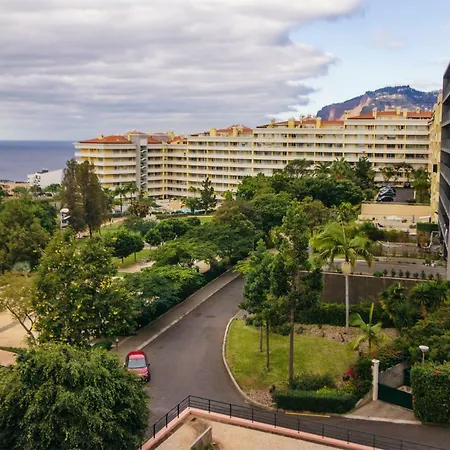 Cozy Duplex Retreat By Park & Ocean View