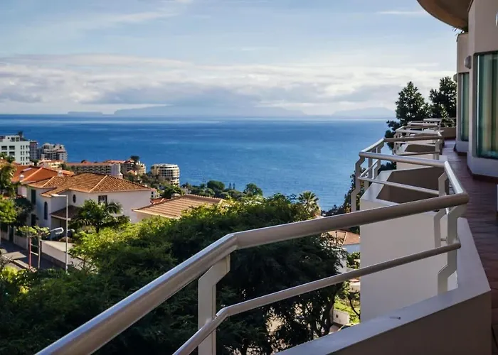 Cozy Duplex Retreat By Park & Ocean View