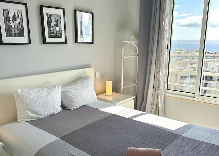 Cozy Duplex Retreat By Park & Ocean View Apartment *