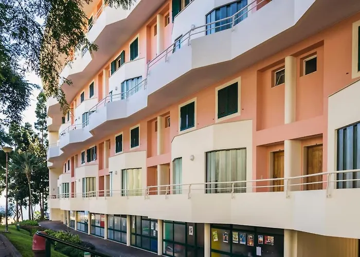 Cozy Duplex Retreat By Park & Ocean View *