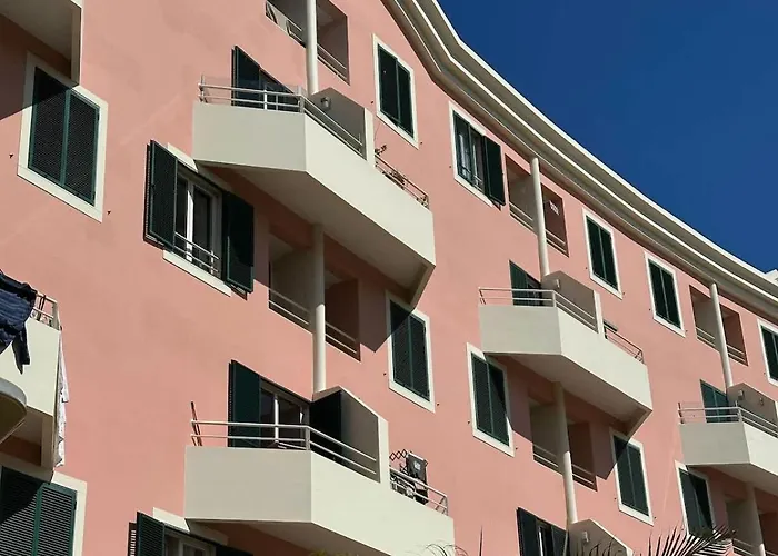 Cozy Duplex Retreat By Park & Ocean View * Funchal (Madeira)