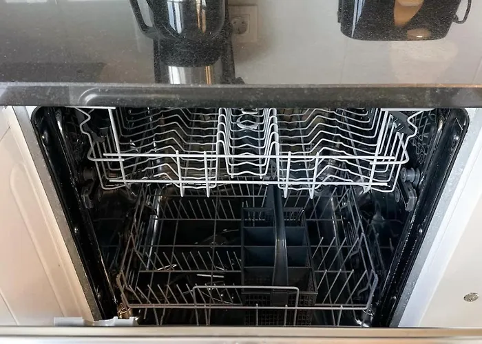 Cozy Duplex Retreat By Park & Ocean View