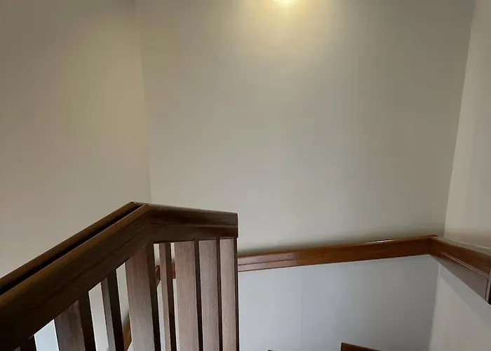 Cozy Duplex Retreat By Park & Ocean View Apartment