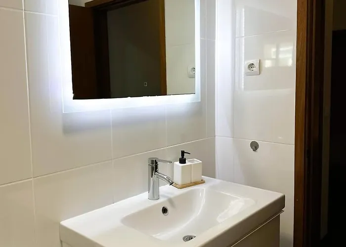 Cozy Duplex Retreat By Park & Ocean View * Funchal (Madeira)