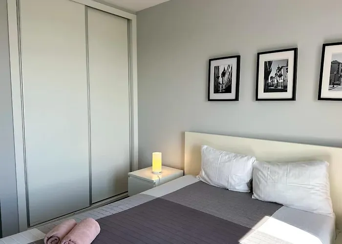 Cozy Duplex Retreat By Park & Ocean View