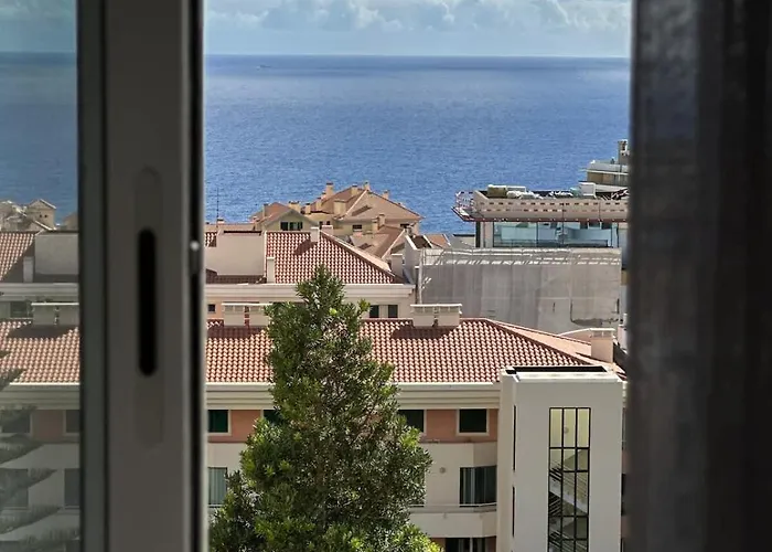 Cozy Duplex Retreat By Park & Ocean View Apartment