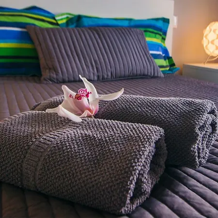 Cozy Duplex Retreat By Park & Ocean View *